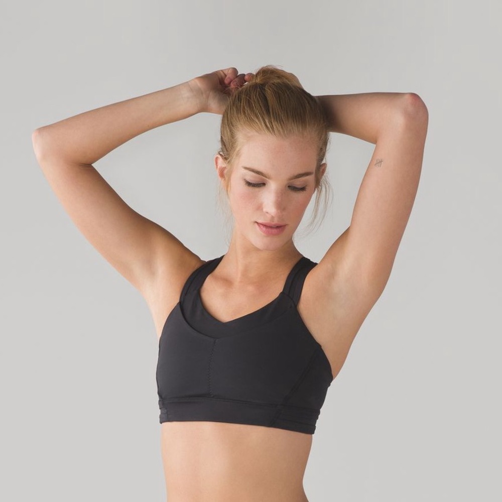 LULULEMON Black Women's Sports Bra with Pockets sz 4 XS s